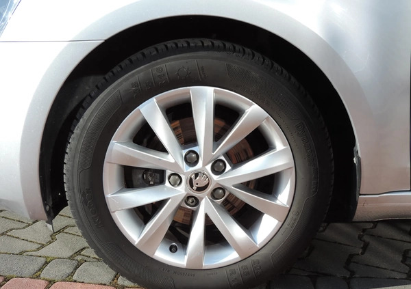 Skoda Octavia cena 47970 przebieg: 188000, rok produkcji 2019 z Bieruń małe 254